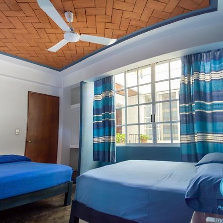Hostal Azul Y Blanco سانتا كروز هواتولكو المظهر الخارجي الصورة
