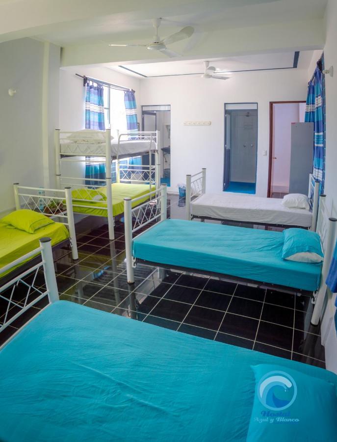 Hostal Azul Y Blanco سانتا كروز هواتولكو المظهر الخارجي الصورة