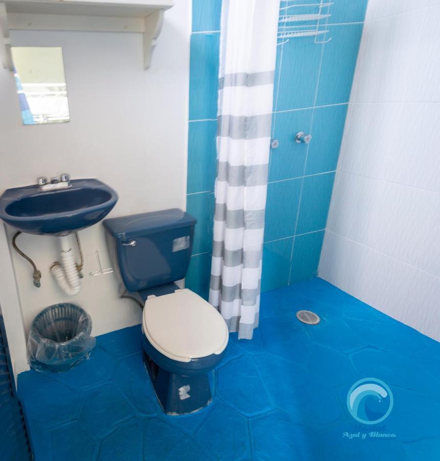 Hostal Azul Y Blanco سانتا كروز هواتولكو المظهر الخارجي الصورة